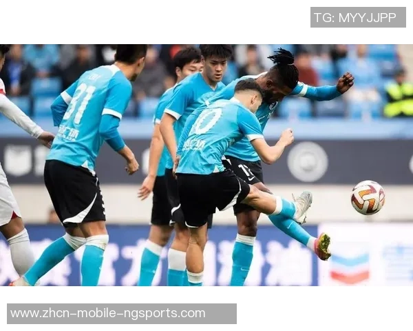 大连一方足球比赛精彩回顾与球迷热情互动的完美结合 大连一方足球比赛精彩回顾与球迷热情互动的完美结合